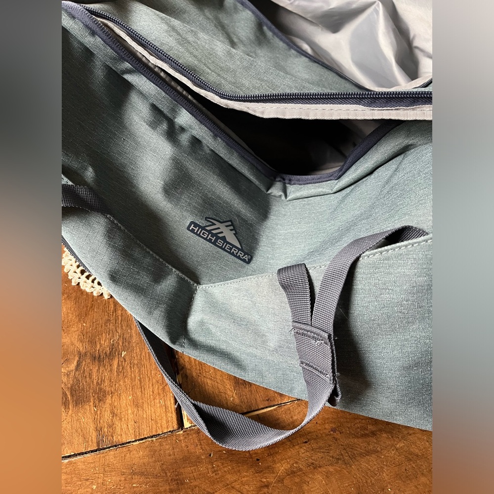 NWOT High Sierra Duffle Bag
